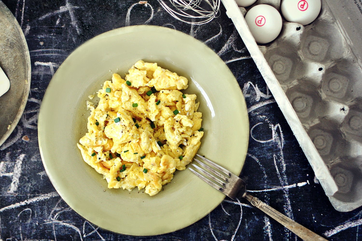 mastering perfect fluffy scrambled eggs