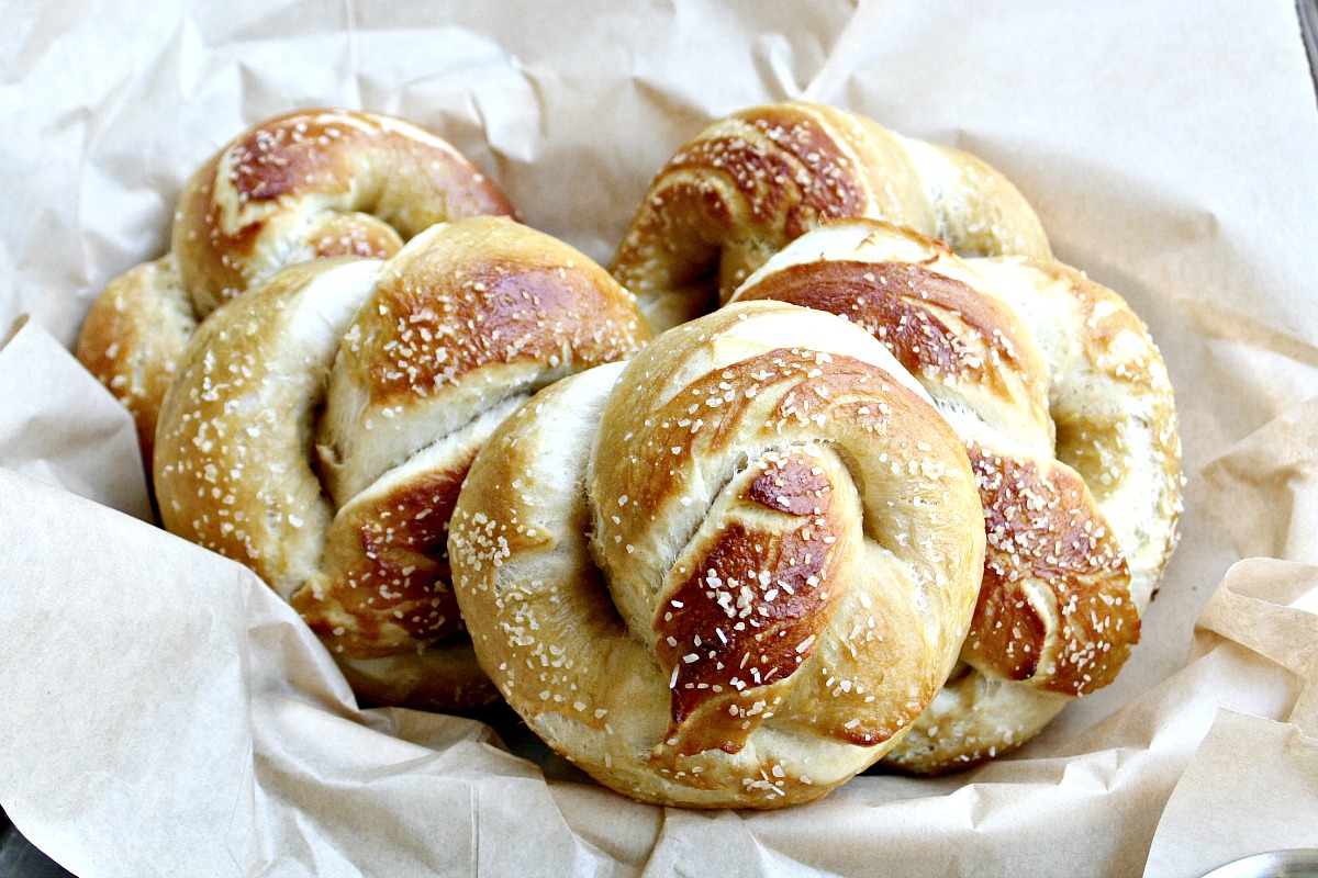 beer pretzels with drunken white cheddar sauce