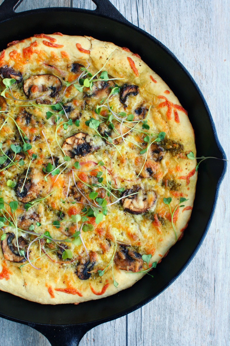 manchego-and-garlic-pizza