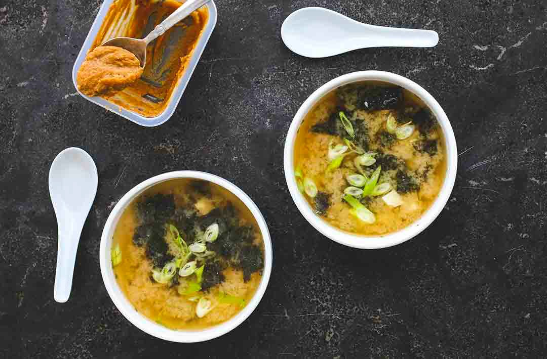 easy 15-minute miso soup