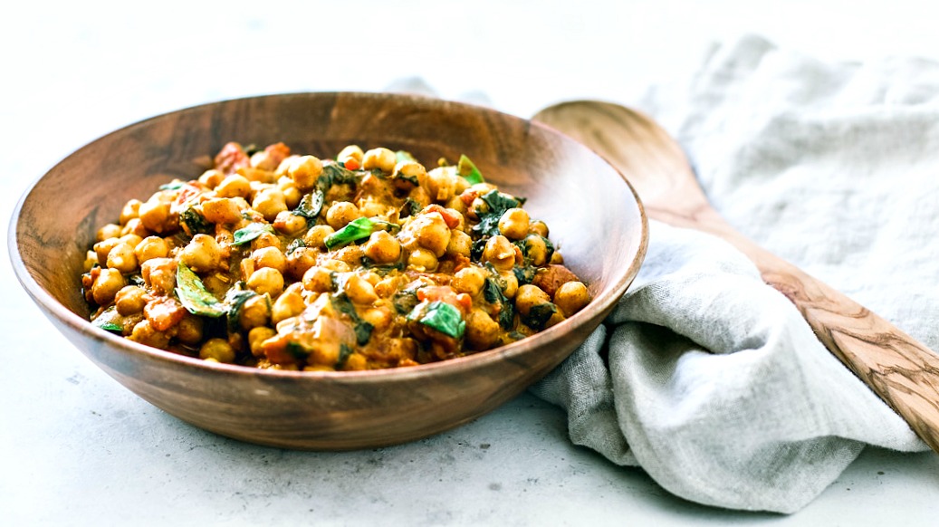 Bamboo bowl of Vegetarian Chickpea Curry.