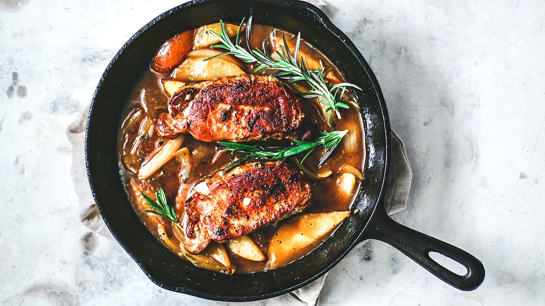 pan fried pork chops with pear and ginger sauce {skillet pork chops}