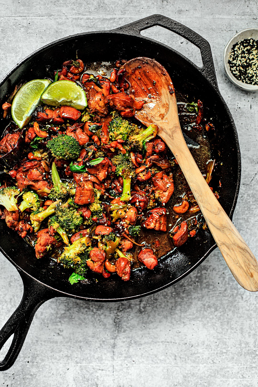 Skillet full of spicy sesame chicken and broccoli.