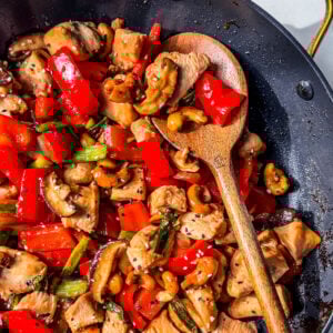 Pan of healthy cashew chicken.