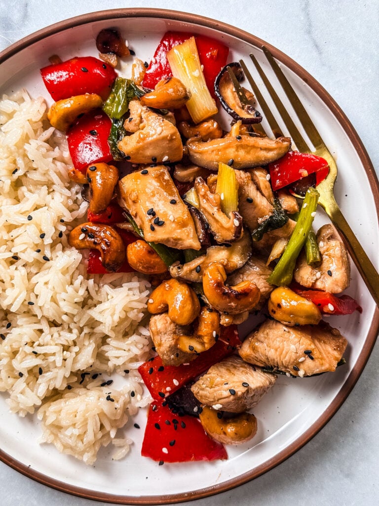 Plate of healthy cashew chicken with rice.