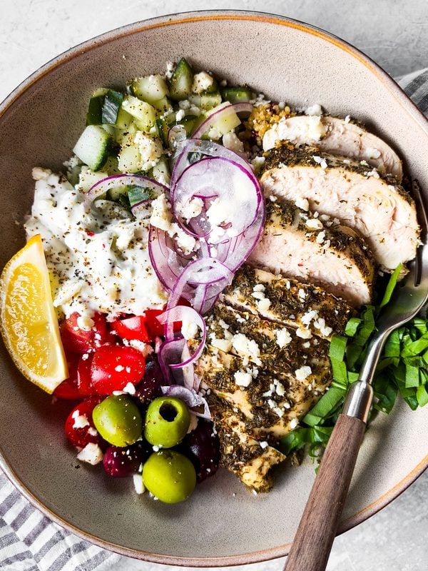 Greek quinoa bowls with chicken.
