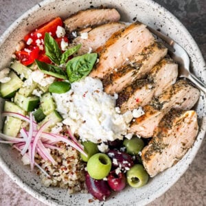 Greek quinoa bowls with chicken and veggies.
