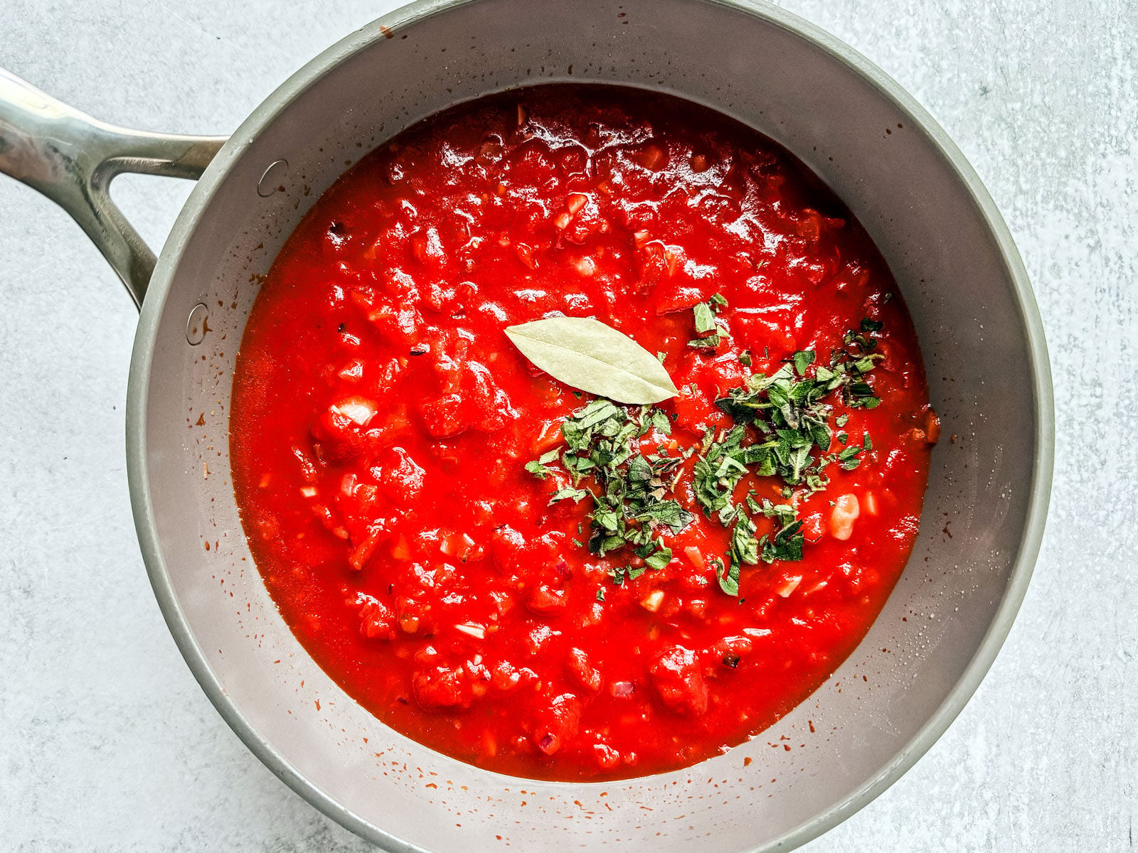 Tomato sauce with herbs and bay leaf.